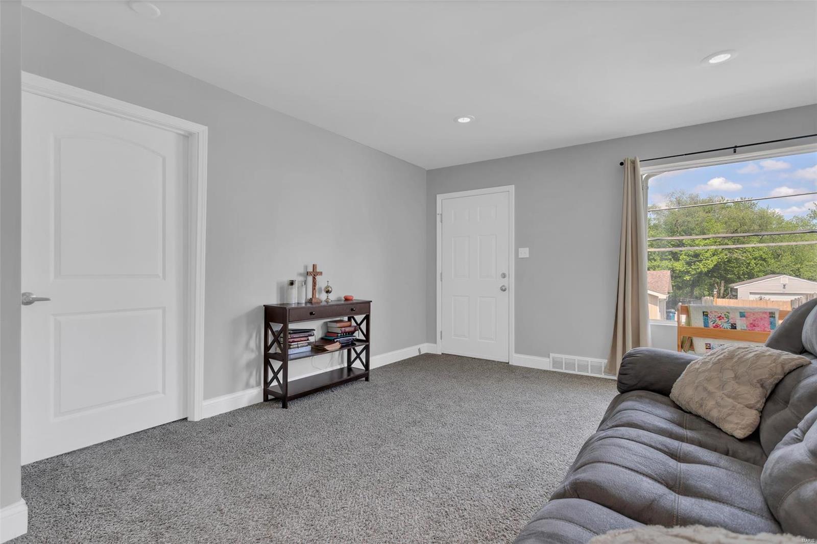 5306 Heege Road St. Louis, MO 63123 - Photo 4 of 32 Gallery Image 4