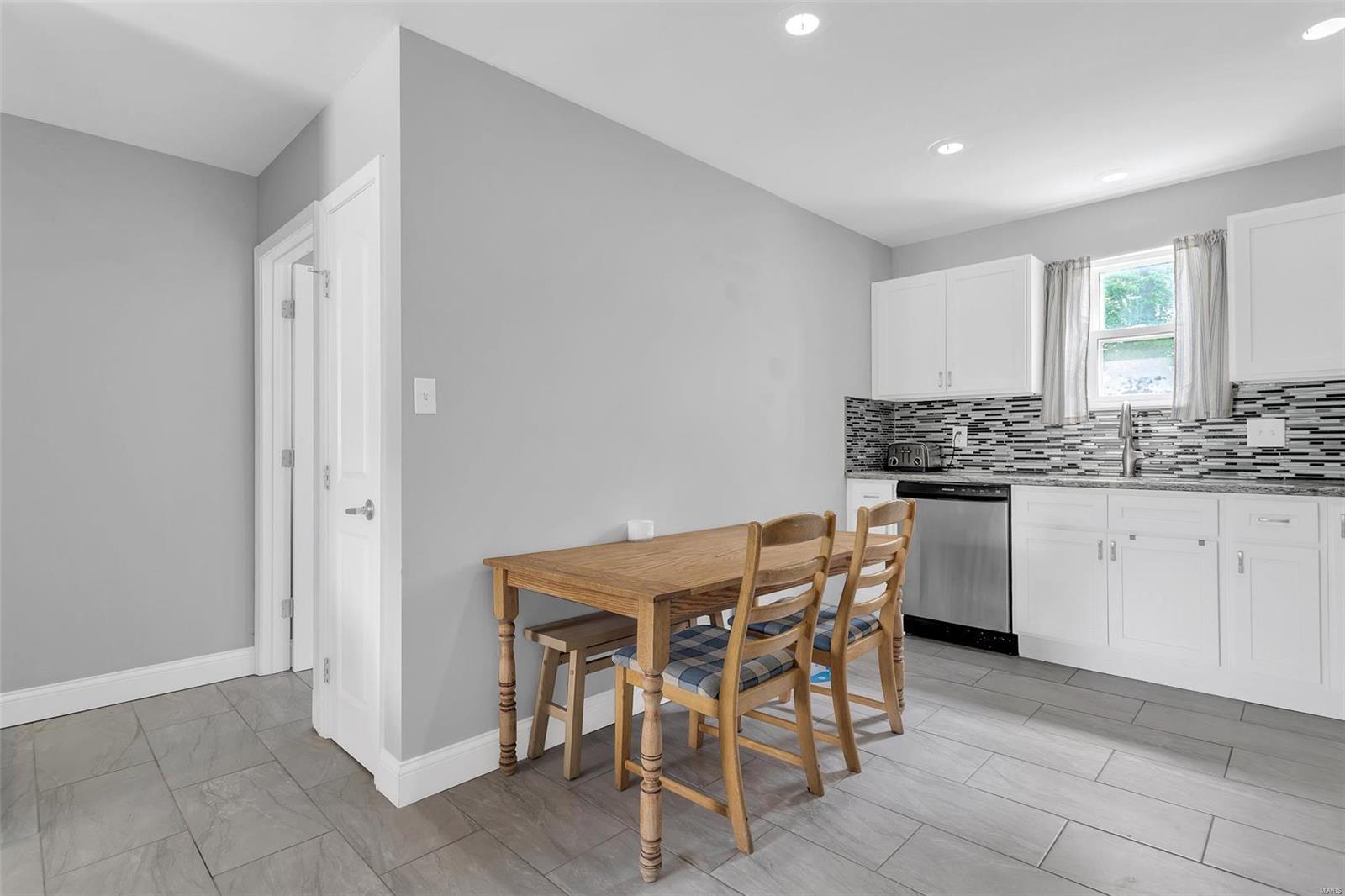 5306 Heege Road St. Louis, MO 63123 - Photo 9 of 32 Gallery Image 9