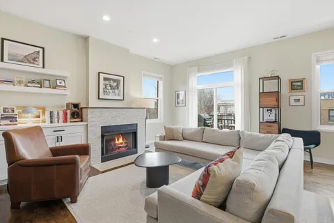 $675,000 | 1222 North Wolcott Avenue, Unit 4N, Chicago, IL 60622