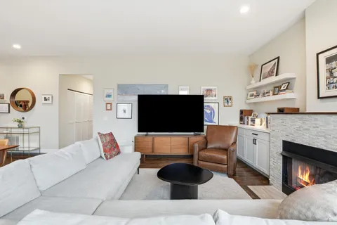 $675,000 | 1222 North Wolcott Avenue, Unit 4N, Chicago, IL 60622