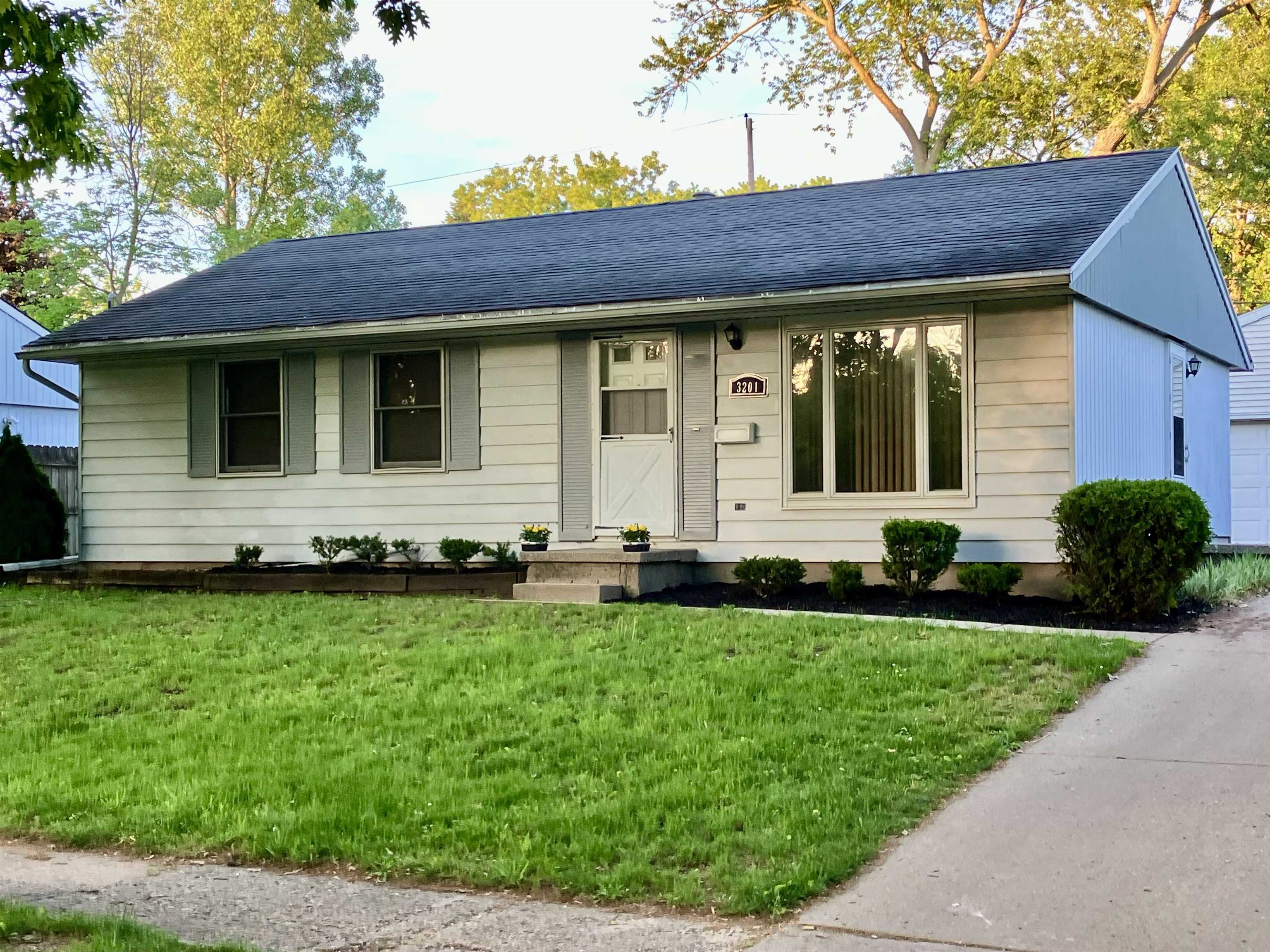 3201 Norwich Road Lansing, MI 48911 - Photo 1 of 31