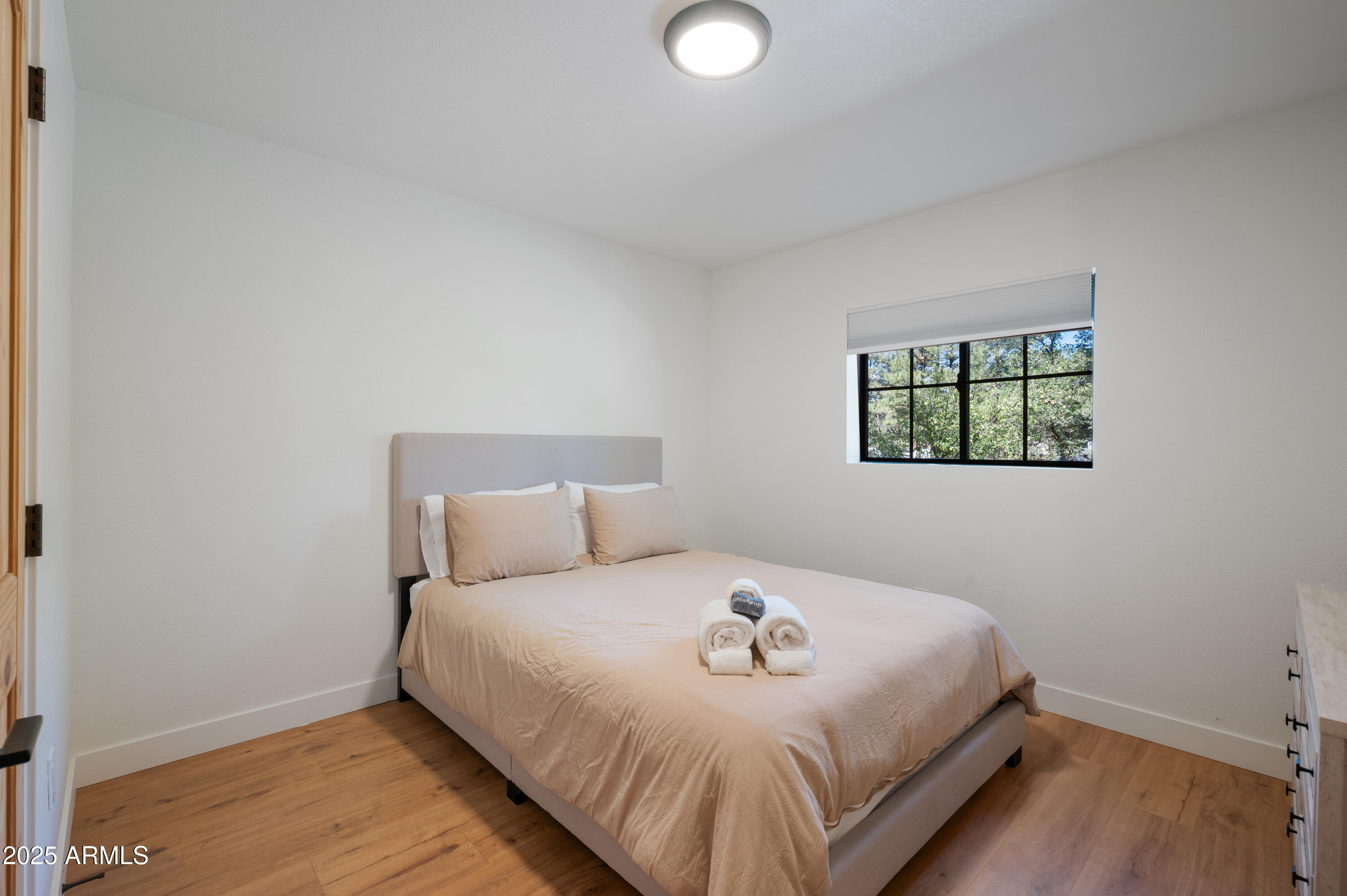 820 West Apache Lane Lakeside, AZ 85929 - Photo 25 of 40 a bedroom with a bed and a window