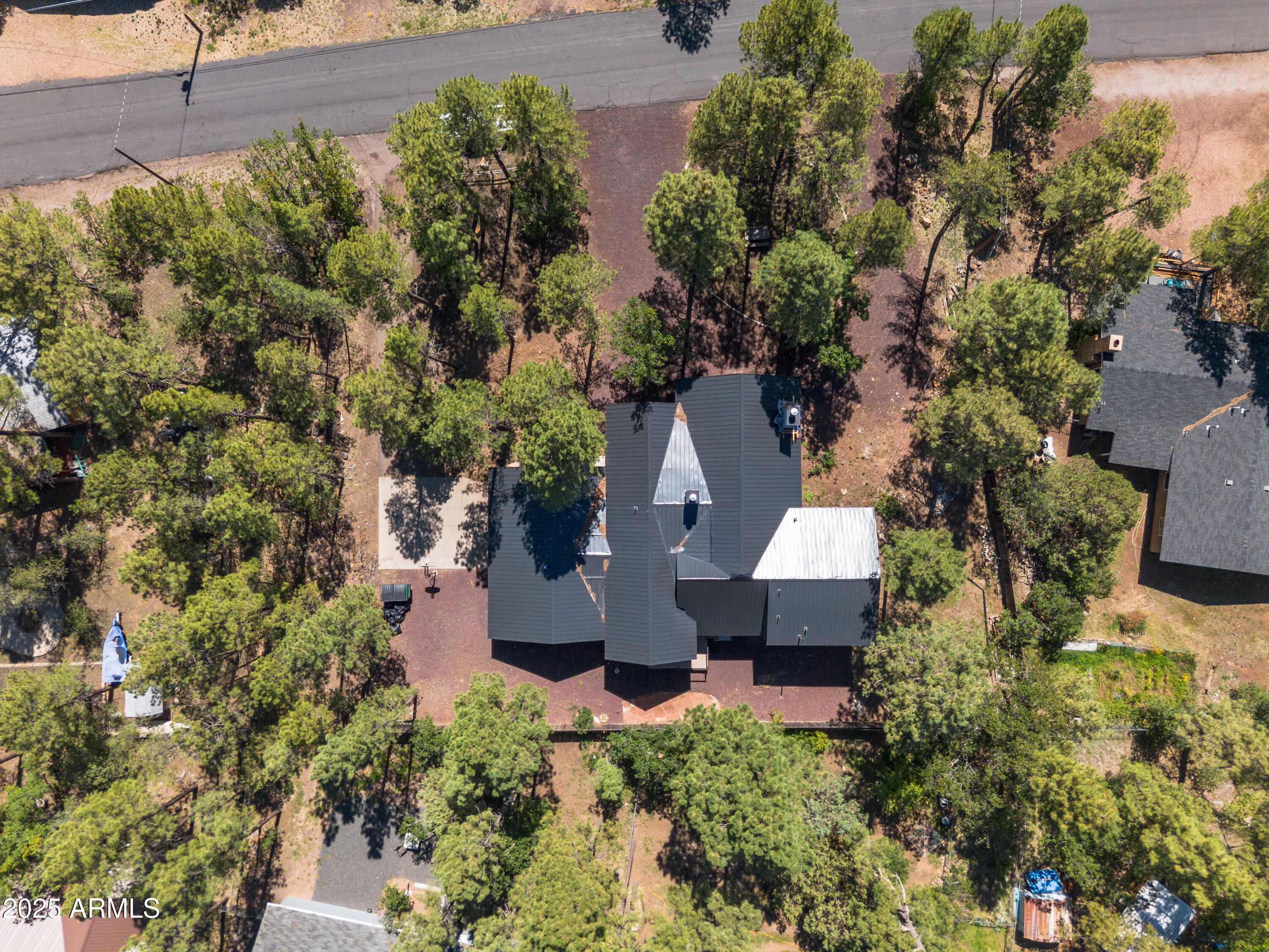 820 West Apache Lane Lakeside, AZ 85929 - Photo 37 of 40 an aerial view of a house with a yard and garden