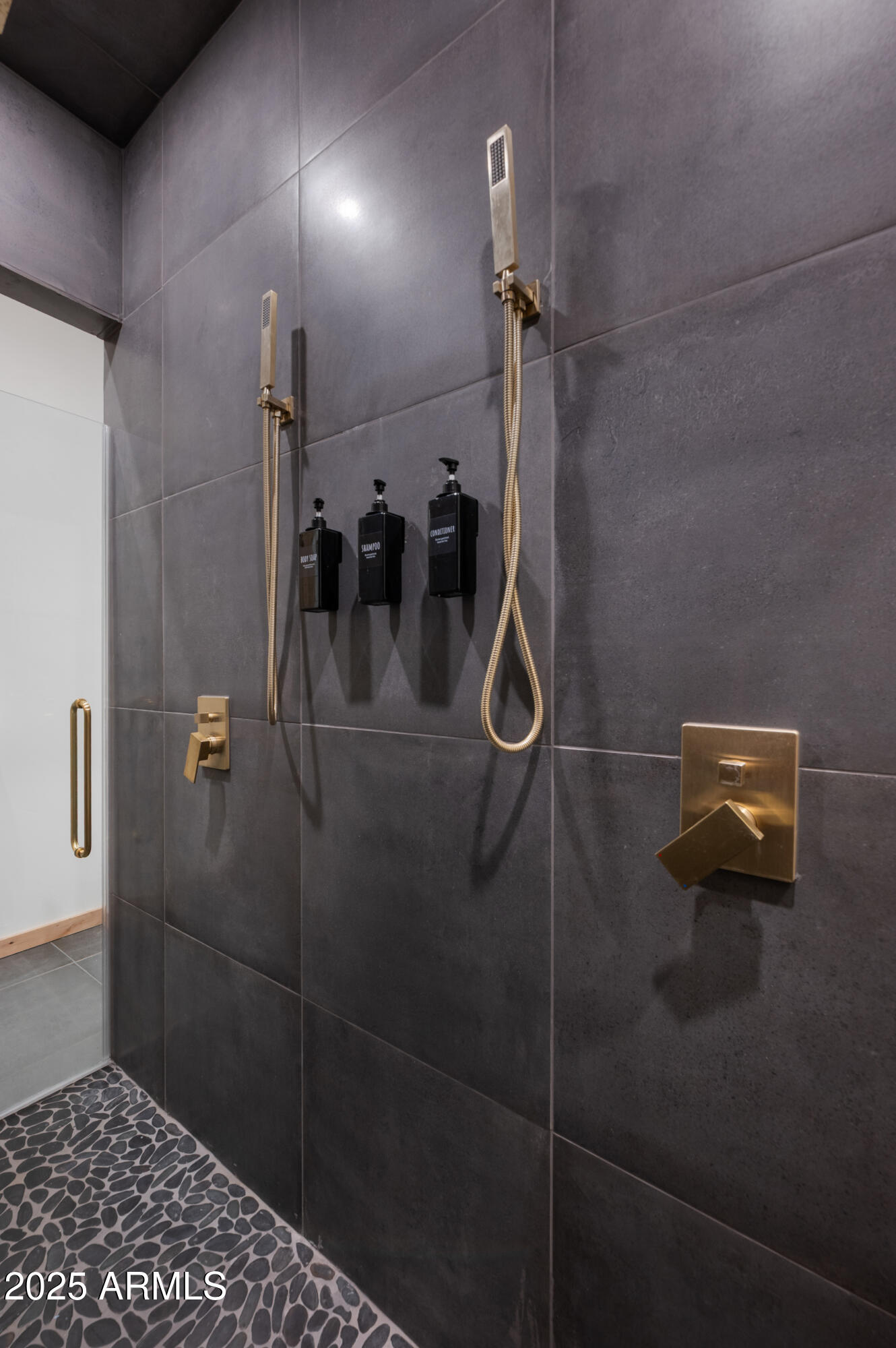 820 West Apache Lane Lakeside, AZ 85929 - Photo 8 of 40 a bathroom with a shower