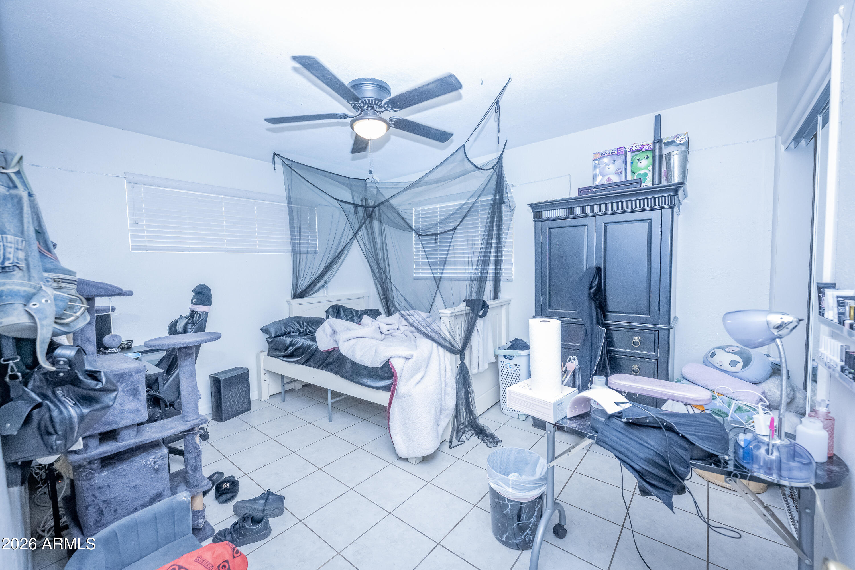 2101 West Glenn Drive Phoenix, AZ 85021 - Photo 32 of 48 a living room with furniture and a chandelier
