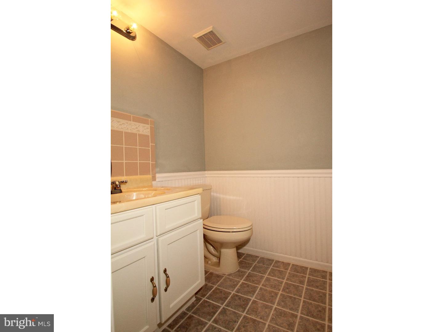 612 Washington Place, Unit 12 Wayne, PA 19087 - Photo 13 of 15 Bathroom