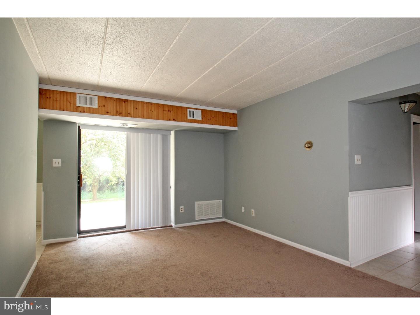 612 Washington Place, Unit 12 Wayne, PA 19087 - Photo 6 of 15 Living Room