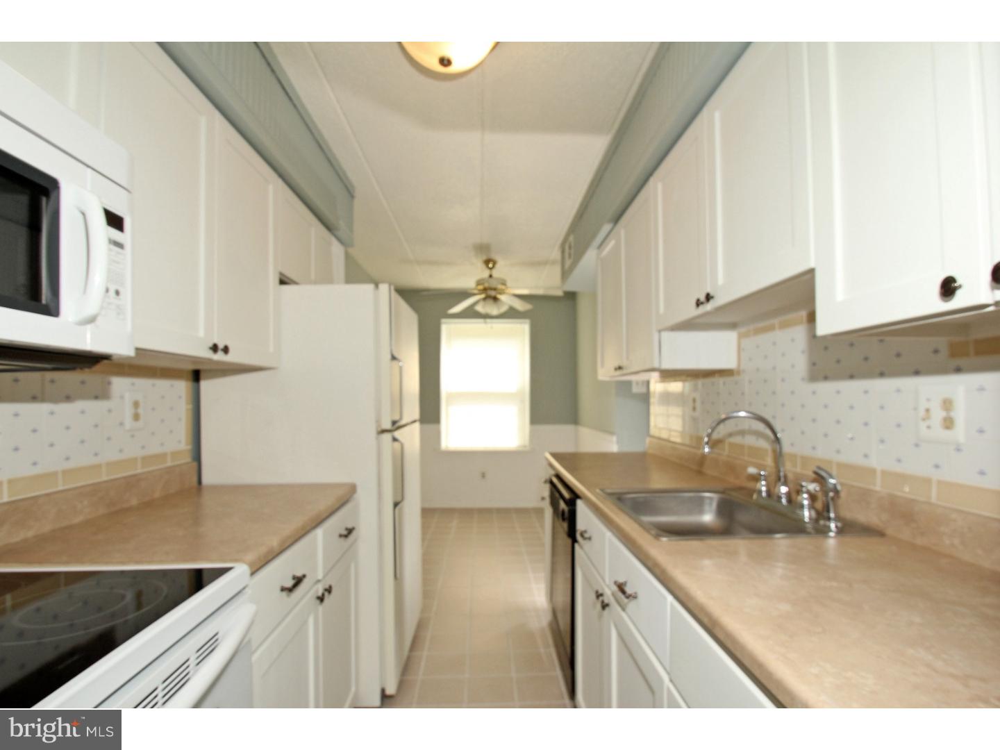 612 Washington Place, Unit 12 Wayne, PA 19087 - Photo 7 of 15 Kitchen