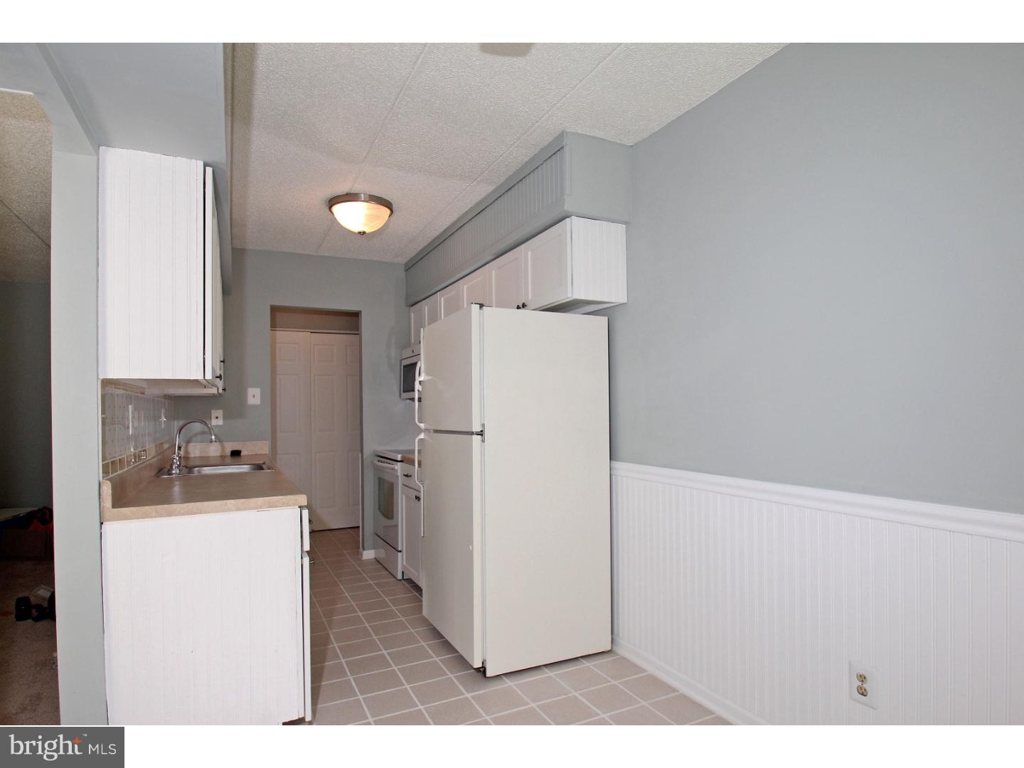612 Washington Place, Unit 12 Wayne, PA 19087 - Photo 8 of 15 Kitchen