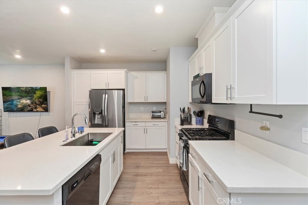 425 North Beechwood Avenue Rialto, CA 92376 - Photo 5 of 25