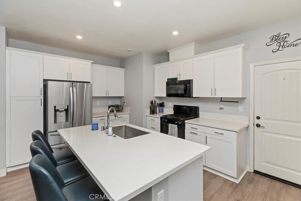 425 North Beechwood Avenue Rialto, CA 92376 - Photo 7 of 25