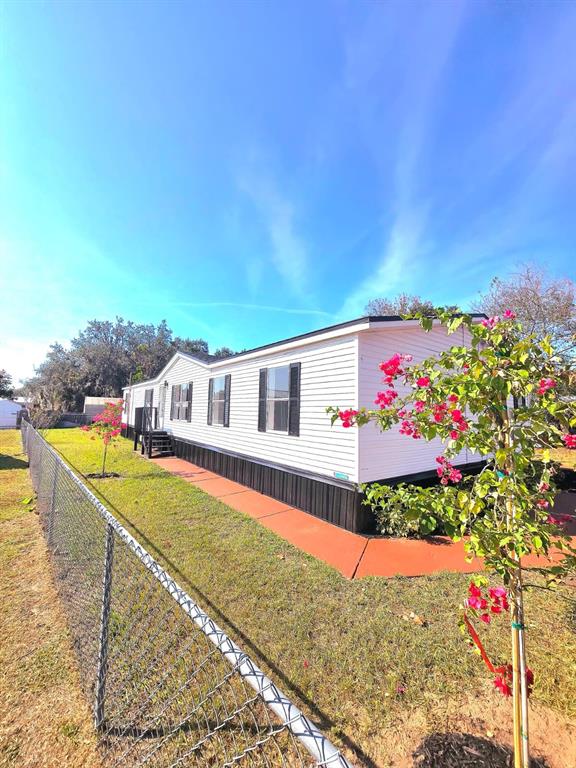 4928 Rollinglen Loop East Lakeland, FL 33810 - Photo 4 of 44 a view of a swimming pool with an outdoor space and seating area