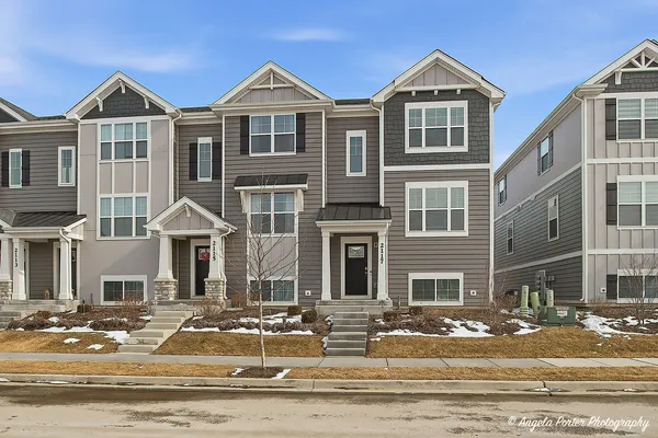 $3,250 | 2117 Yellowstone Boulevard, Mundelein, IL 60060