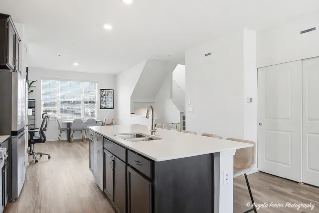 $3,350 | 2117 Yellowstone Boulevard, Mundelein, IL 60060