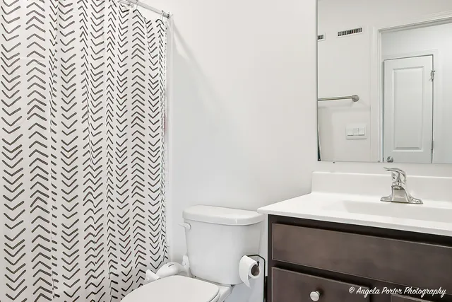 $3,350 | 2117 Yellowstone Boulevard, Mundelein, IL 60060