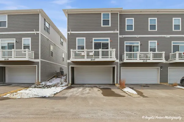$3,250 | 2117 Yellowstone Boulevard, Mundelein, IL 60060