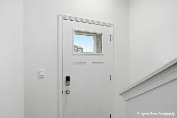 $3,250 | 2117 Yellowstone Boulevard, Mundelein, IL 60060