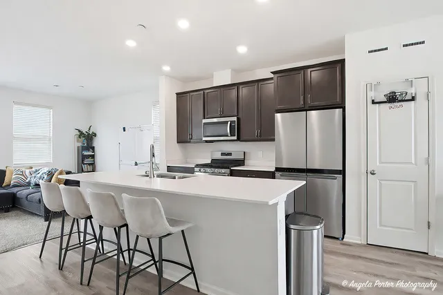 $3,350 | 2117 Yellowstone Boulevard, Mundelein, IL 60060