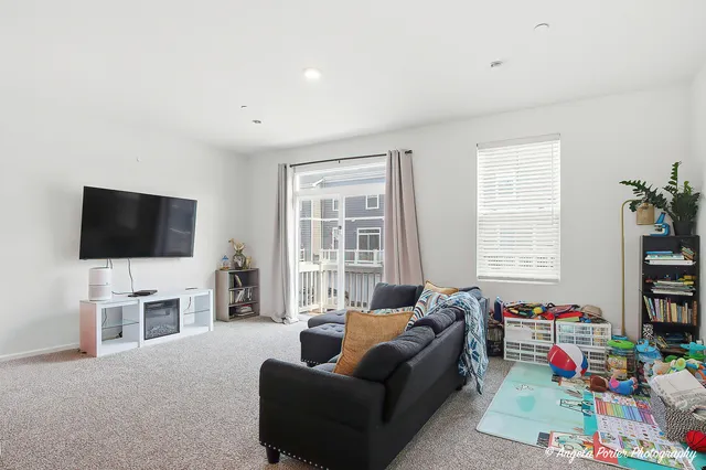 $3,350 | 2117 Yellowstone Boulevard, Mundelein, IL 60060