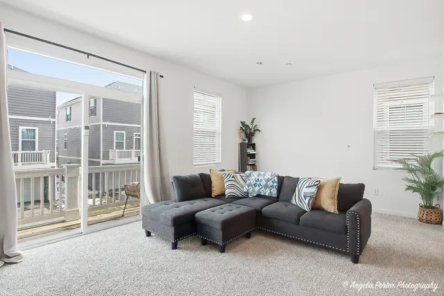 $3,350 | 2117 Yellowstone Boulevard, Mundelein, IL 60060