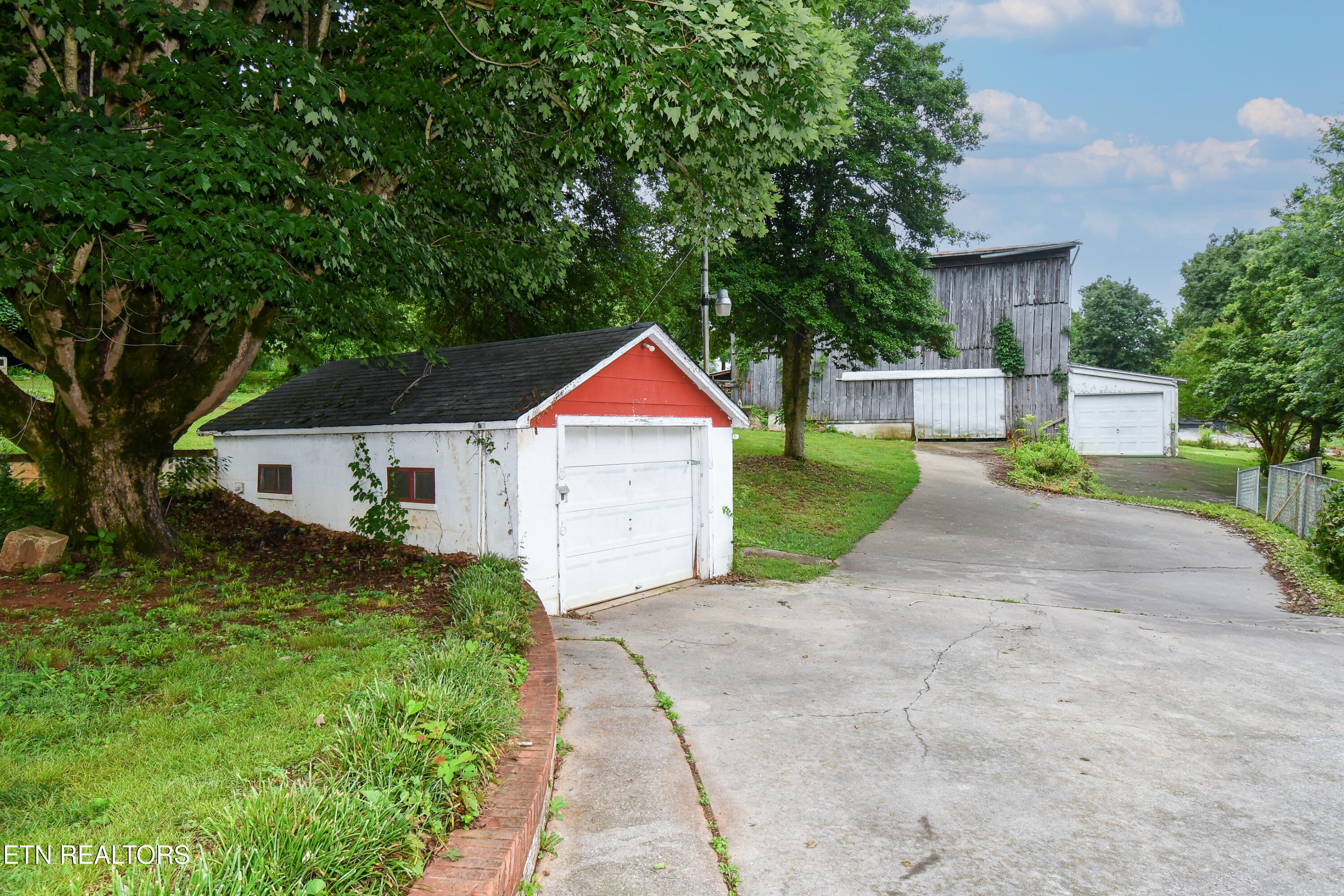 185 Trigonia Road Greenback, TN 37742 - Photo 2 of 22 DSC_6614-Edit
