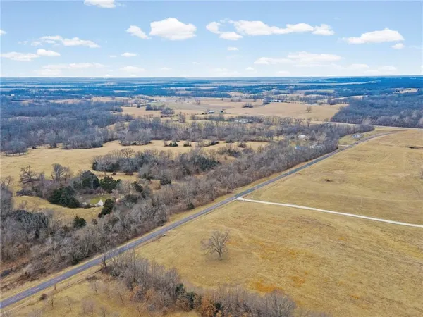 $459,000 | 27651 State Rte F, Brunswick, MO 65236