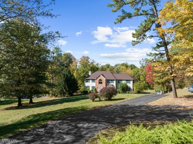$795,000 | 5 Sky View Garden Road, Lebanon, NJ 08833