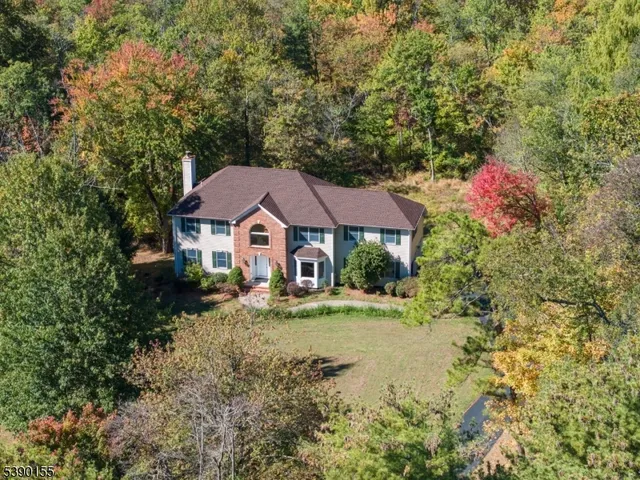 $849,999 | 5 Sky View Garden Road, Lebanon, NJ 08833