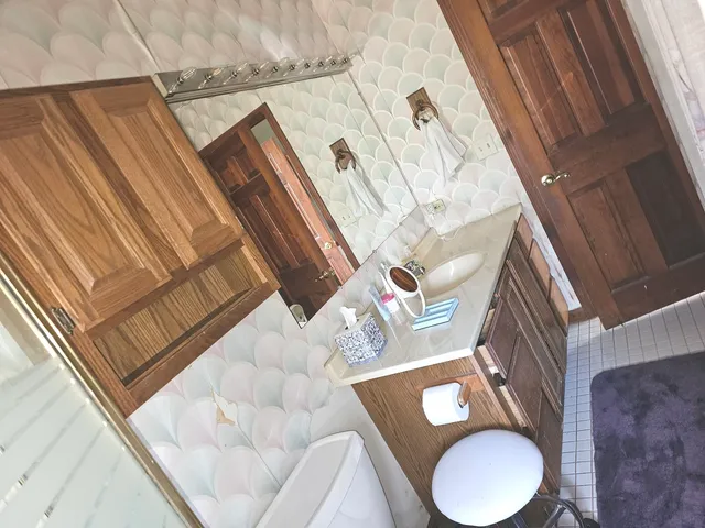 $349,900 | 424 Green View Drive, Park City, IL 60085