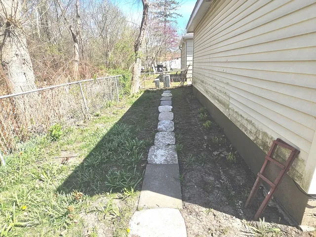 $349,900 | 424 Green View Drive, Park City, IL 60085