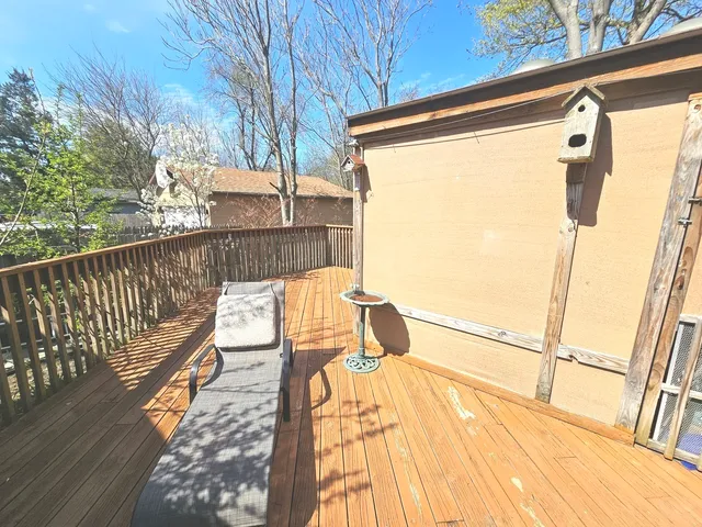 $349,900 | 424 Green View Drive, Park City, IL 60085