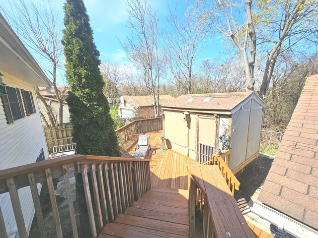 $349,900 | 424 Green View Drive, Park City, IL 60085