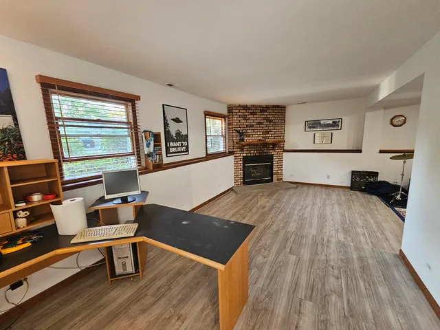 $349,900 | 424 Green View Drive, Park City, IL 60085