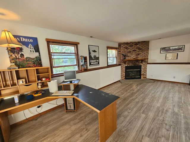 $349,900 | 424 Green View Drive, Park City, IL 60085