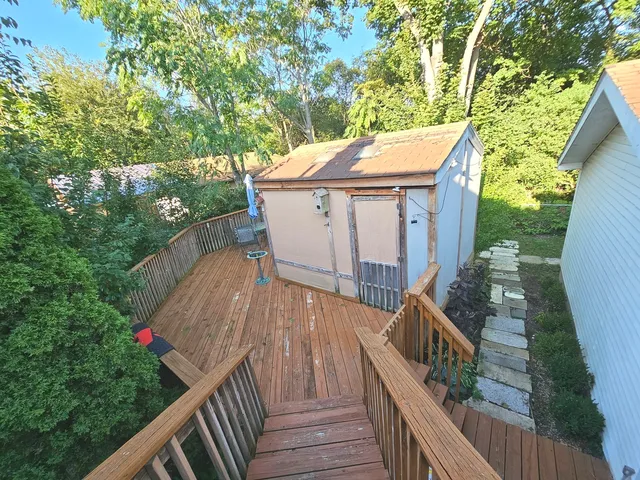 $349,900 | 424 Green View Drive, Park City, IL 60085