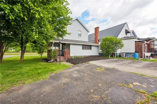 $25,000 | 109 West Railroad Street, Stockdale, PA 15483