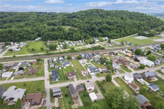 $25,000 | 109 West Railroad Street, Stockdale, PA 15483