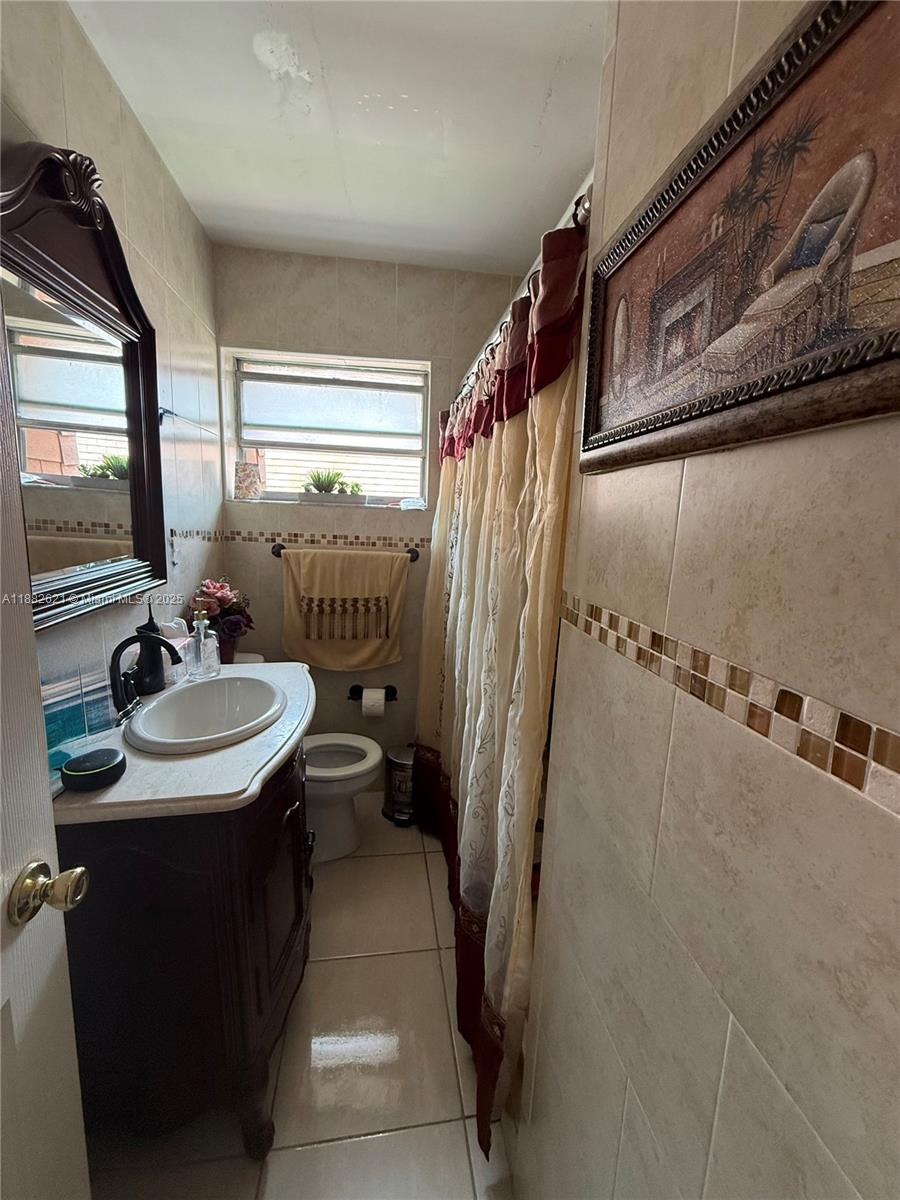 1560 West 46th Street, Unit 229 Hialeah, FL 33012 - Photo 14 of 18