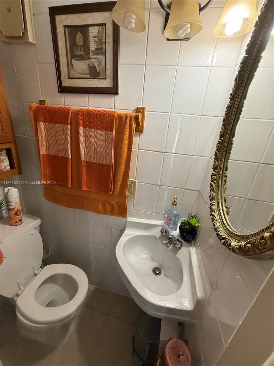 1560 West 46th Street, Unit 229 Hialeah, FL 33012 - Photo 7 of 18