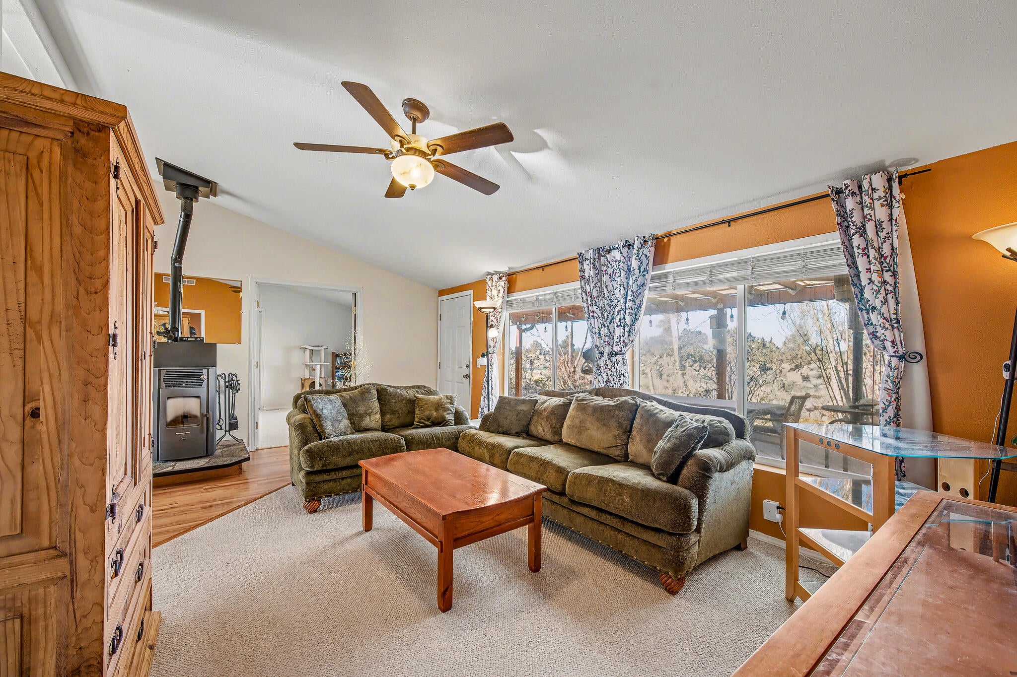 16065 Twin Lakes Road Powell Butte, OR 97753 - Photo 16 of 26 Living room full view