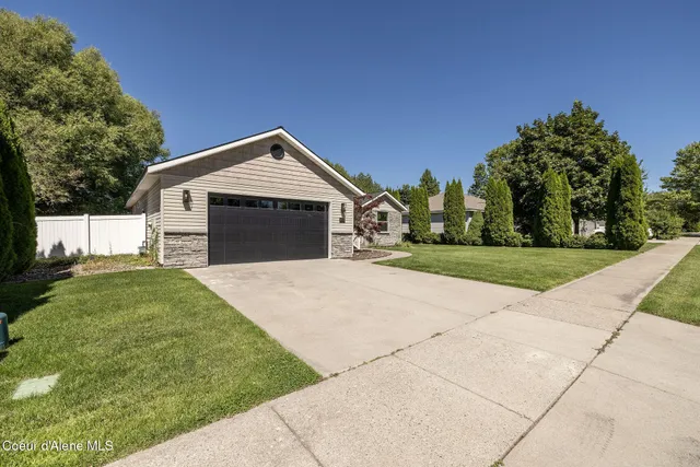 $615,000 | 2715 West Broadmoore Drive, Hayden, ID 83835