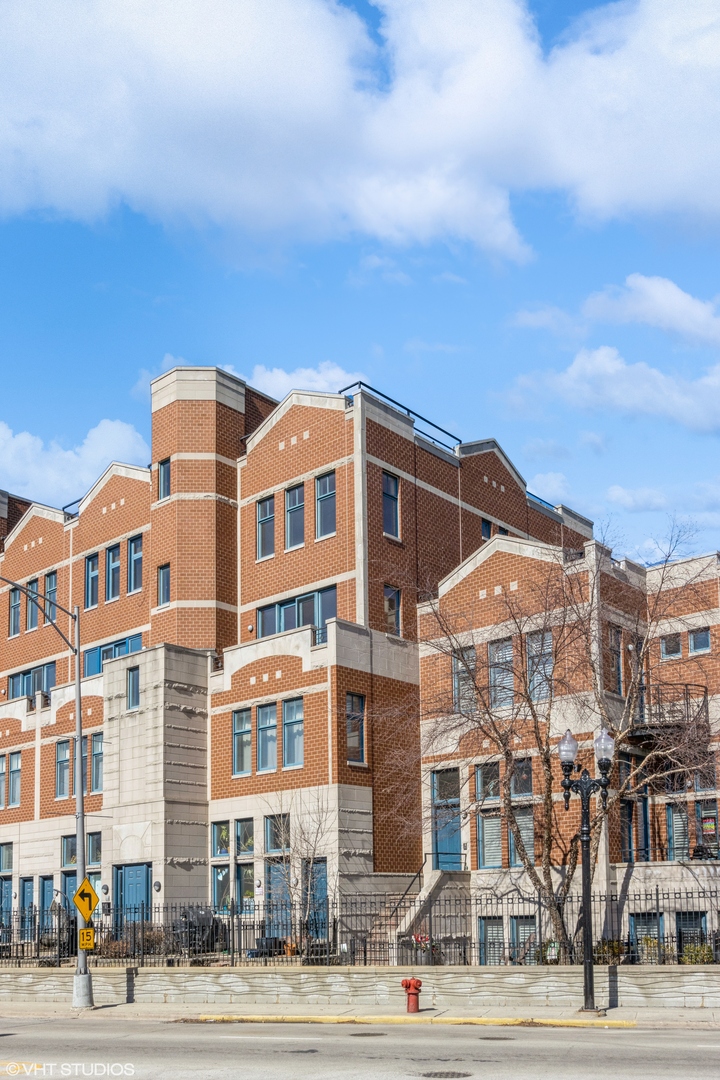 7768 North Sheridan Road, Unit D Chicago, IL 60626 - Photo 1 of 10 Gallery Image 1