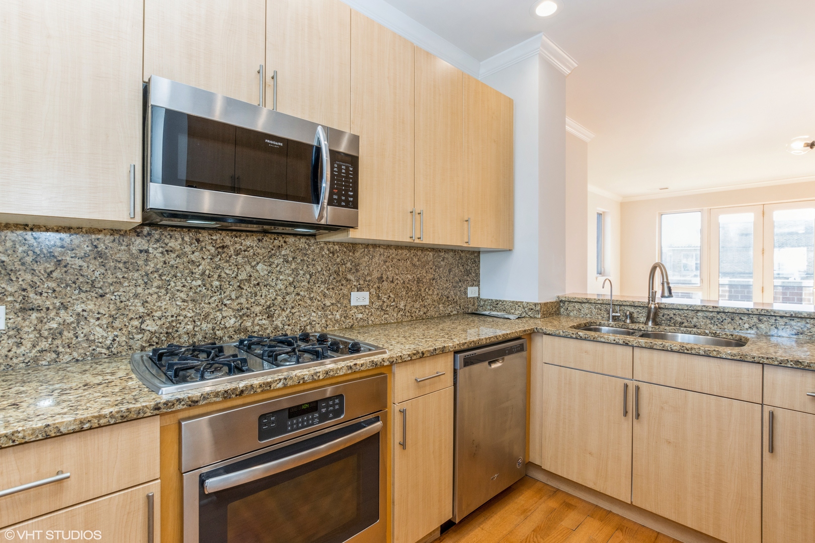 7768 North Sheridan Road, Unit D Chicago, IL 60626 - Photo 4 of 10 Gallery Image 4