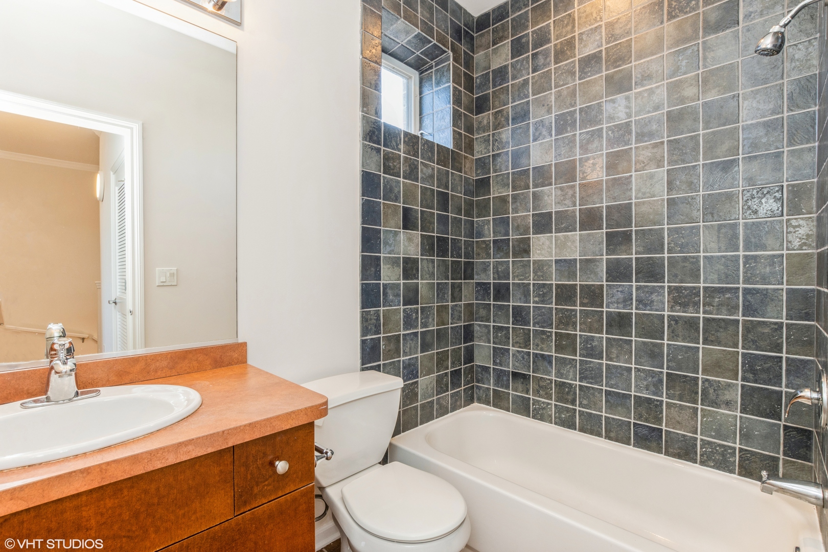 7768 North Sheridan Road, Unit D Chicago, IL 60626 - Photo 9 of 10 Gallery Image 9
