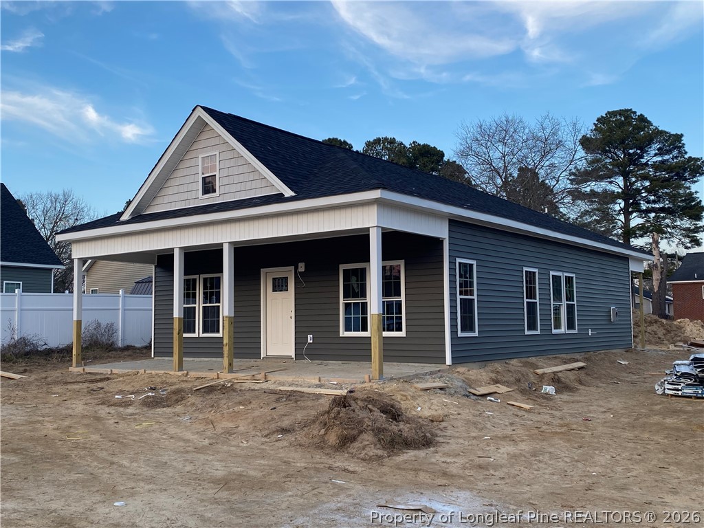 804 Holmes Street Clinton, NC 28328 - Photo 2 of 9