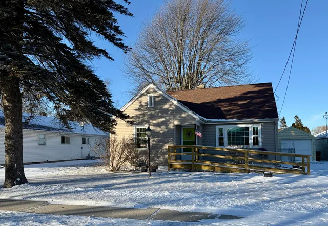 $255,000 | 1720 Viebahn Street, Manitowoc, WI 54220