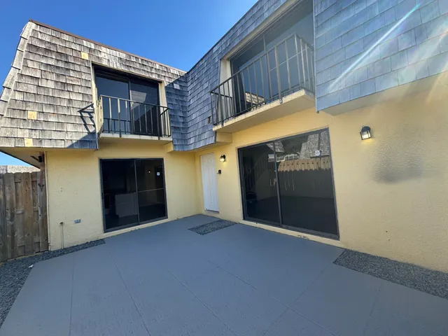 a view of an entrance of the house