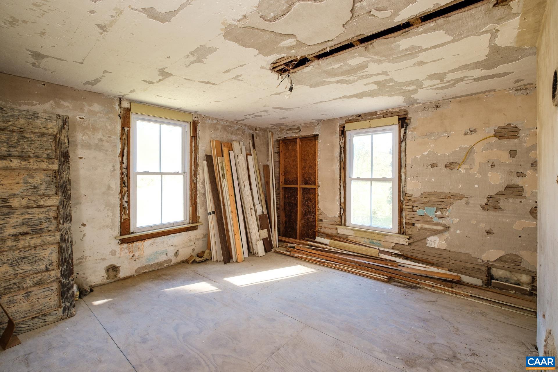 37 Pharsalia Road Roseland, VA 22967 - Photo 12 of 59 a view of an empty room with a window