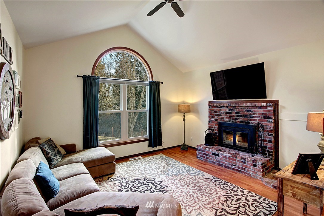 21036 Lake 16 Road Mount Vernon, WA 98274 - Photo 5 of 23 Gallery Image 5
