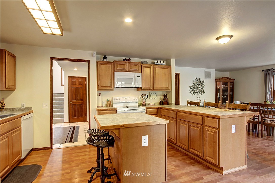 21036 Lake 16 Road Mount Vernon, WA 98274 - Photo 8 of 23 Gallery Image 8